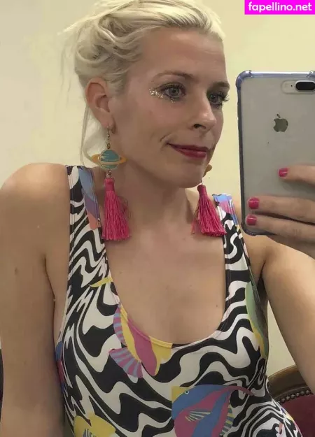 Sara Pascoe OnlyFans Thumbnail #rUDgTZyjwF