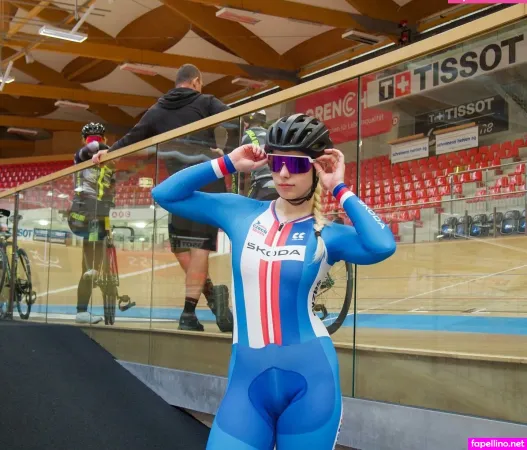 Sara Peterkova OnlyFans Thumbnail #1NkeZCumiH