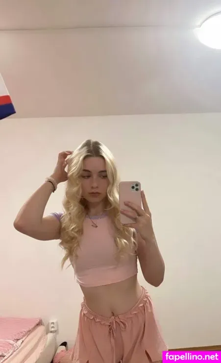 Sara Peterkova OnlyFans Thumbnail #HuBMZrzMgO