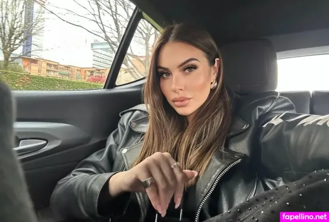 Sara Riccardi OnlyFans Thumbnail #i4ttafE8qa