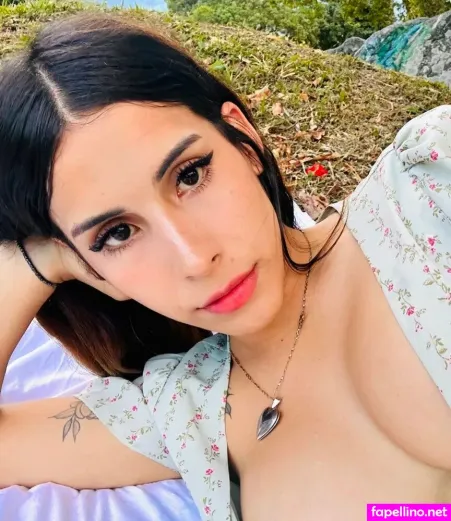 Sara Roussee OnlyFans Thumbnail #OyBLuNrYwx