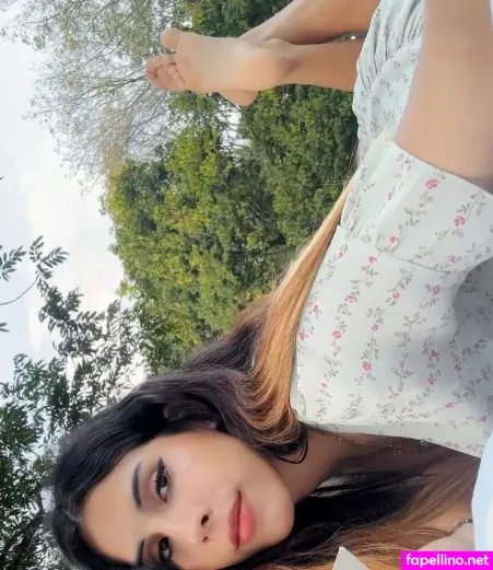 Sara Roussee OnlyFans Thumbnail #hHKqO6GK1g