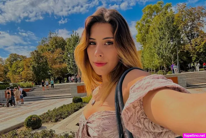 Sara Roussee OnlyFans Thumbnail #q1JoQ9A95U