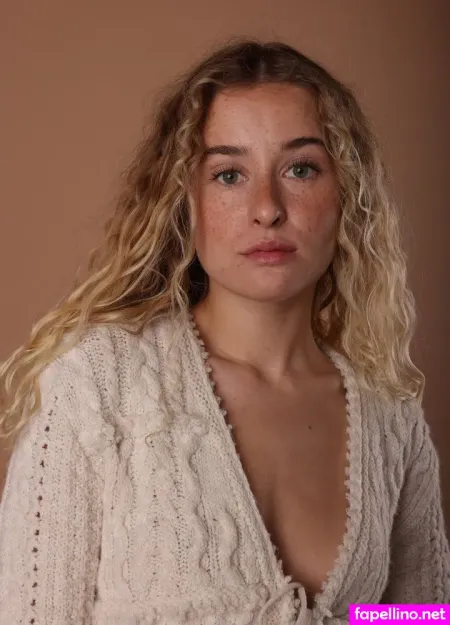 Sara Russek OnlyFans Thumbnail #7FgTijxA6B