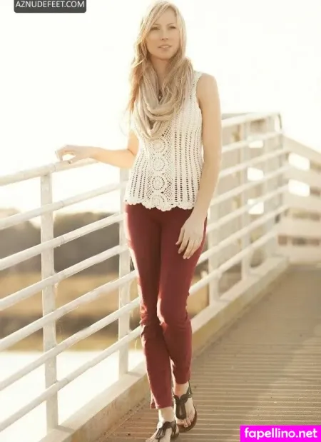 Sara Sanderson OnlyFans Thumbnail #DkWV4zY6V7