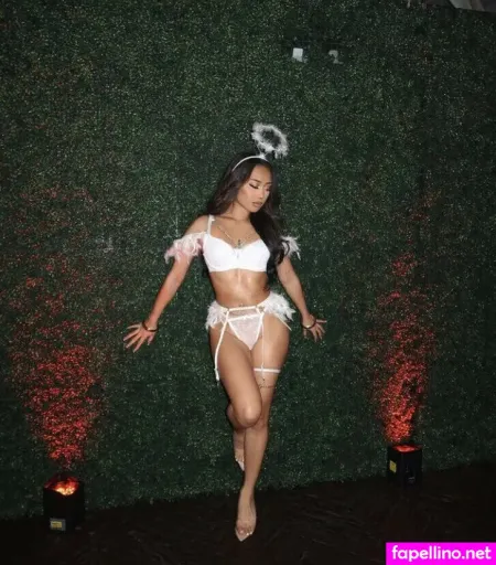 Sara Sheehan OnlyFans Thumbnail #R4zf2raZhm