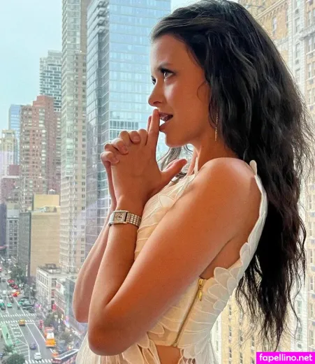 Sara Waisglass OnlyFans Thumbnail #rAClBGP4X9