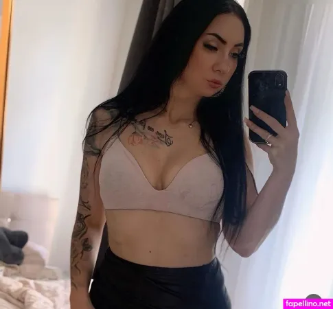 Sarah Amore Main Profile Photo