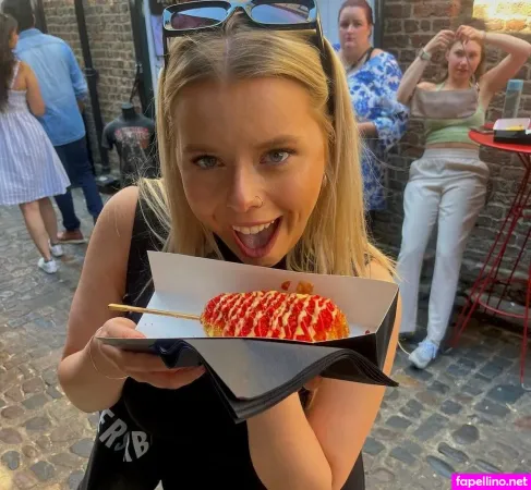 Sarah Anne Hooper OnlyFans Thumbnail #A09oMR8KTV