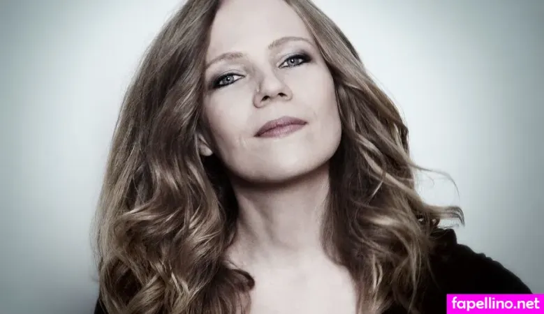 Sarah Bosetti OnlyFans Thumbnail #THWUn6j4UD