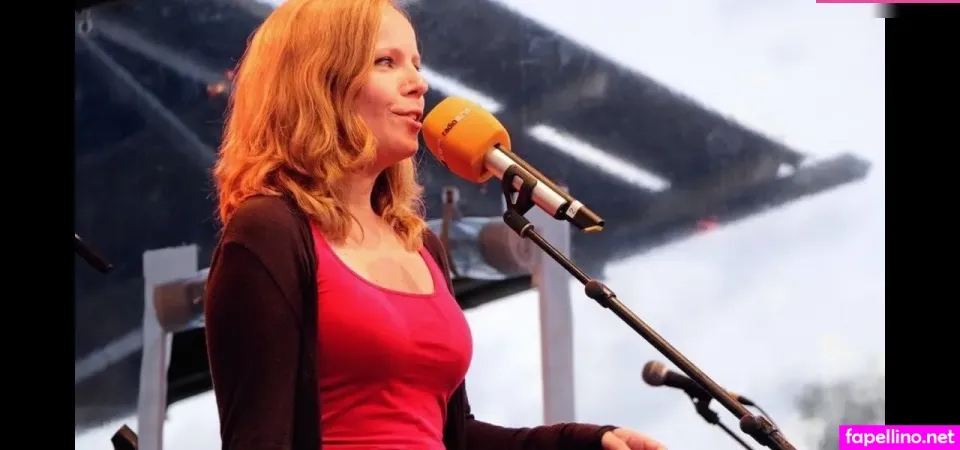 Sarah Bosetti OnlyFans Thumbnail #TbEwglLeVl