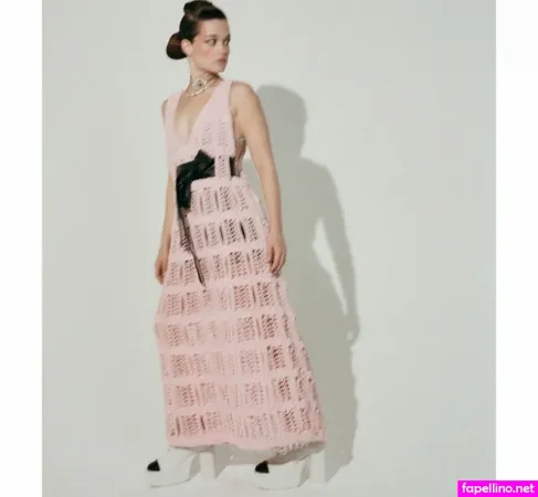 Sarah Catherine Hook OnlyFans Thumbnail #51MOruyzz3