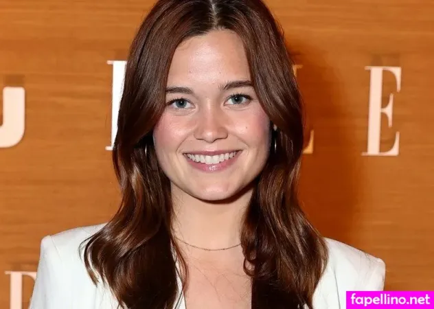 Sarah Catherine Hook OnlyFans Thumbnail #OhNEGjKjOR