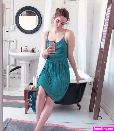 Sarah Desjardins OnlyFans Thumbnail #1vk5BRJoiy