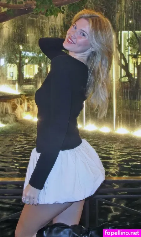 Sarah E Coomer OnlyFans Thumbnail #7eVjkqItgu