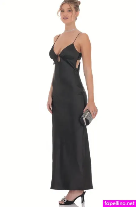 Sarah E Coomer OnlyFans Thumbnail #dobCuzhOF1