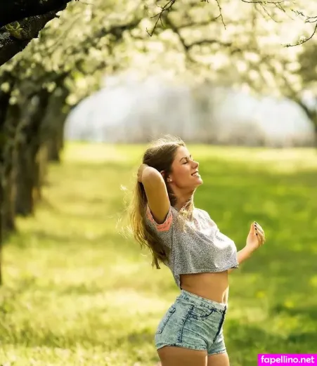 Sarah Follmann OnlyFans Thumbnail #TRfLUJo233