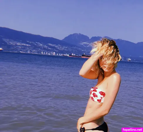 Sarah Grey OnlyFans Thumbnail #qaeDSSn9A4