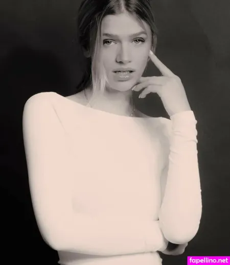 Sarah Hands OnlyFans Thumbnail #03JFMZphGU