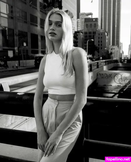 Sarah Hands OnlyFans Thumbnail #LA1jTNQer5