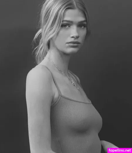 Sarah Hands OnlyFans Thumbnail #fAAFaaYEE9