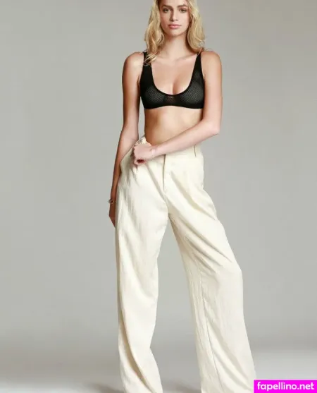 Sarah Hands OnlyFans Thumbnail #goSY915GTx