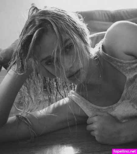 Sarah Hands OnlyFans Thumbnail #gycQQNYN3o