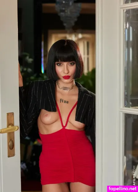 Sarah Heizel OnlyFans Thumbnail #OzM6QvS3id