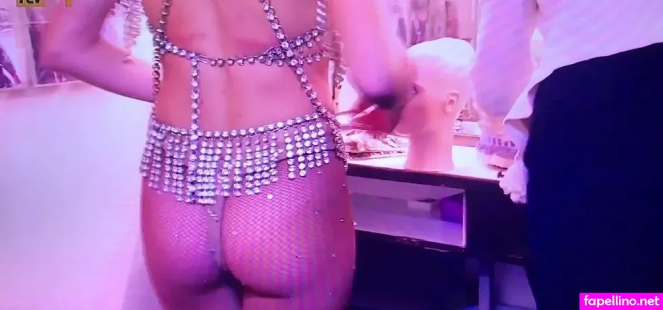 Sarah Holden OnlyFans Thumbnail #xUpIVA1PvR