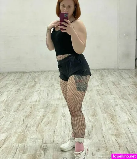 Sarah Holland OnlyFans Thumbnail #GF257z4v2X