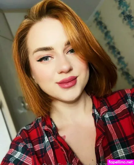 Sarah Holland OnlyFans Thumbnail #SFNHOWK9Tl