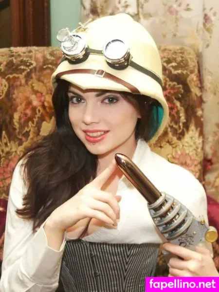 Sarah Hunter OnlyFans Thumbnail #UxKhBQXN3p