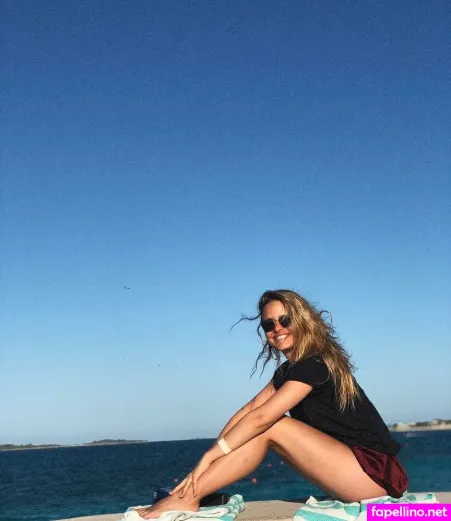 Sarah Jeanne Labrosse OnlyFans Thumbnail #sP0kzz3l0m