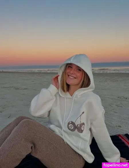 Sarah Kelly OnlyFans Thumbnail #TJluwO7IM9