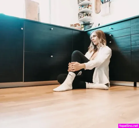 Sarah Kim Gries OnlyFans Thumbnail #om7EkiFnk7