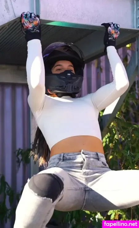 Sarah Lezito OnlyFans Thumbnail #YfFEGqyrQB