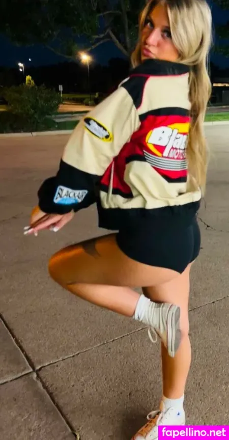 Sarah Lindstrom 1 OnlyFans Thumbnail #s4yO1awSA0