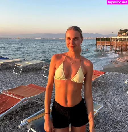 Sarah Lloyd OnlyFans Thumbnail #c70BkFFA3l