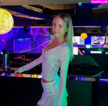 Sarah Lloyd OnlyFans Thumbnail #hLHeMTq9Fh