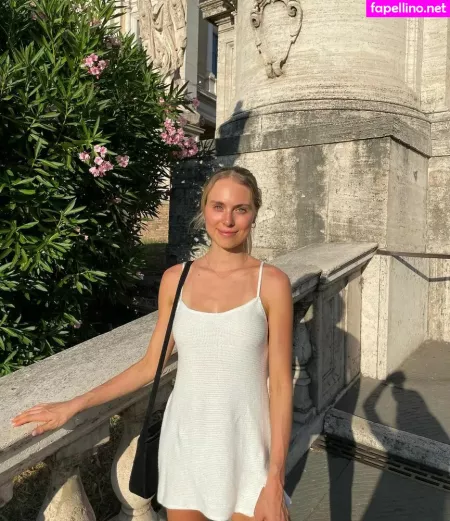 Sarah Lloyd OnlyFans Thumbnail #mjj4tbw5r8