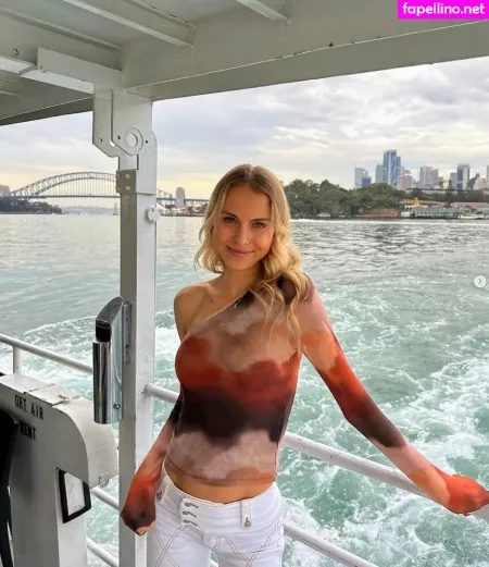 Sarah Lloyd OnlyFans Thumbnail #zgwpzsZTR8