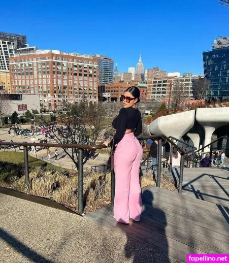 Sarah Marianne OnlyFans Thumbnail #4rjvAJ4M4T