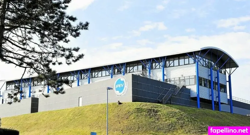 Sarah Santaolalla Main Profile Photo