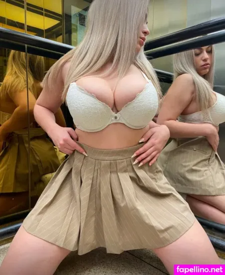 Sarah Stern OnlyFans Thumbnail #9fvbmxKsME