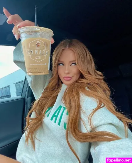 Sarah Vee OnlyFans Thumbnail #rA2CxSn3gl