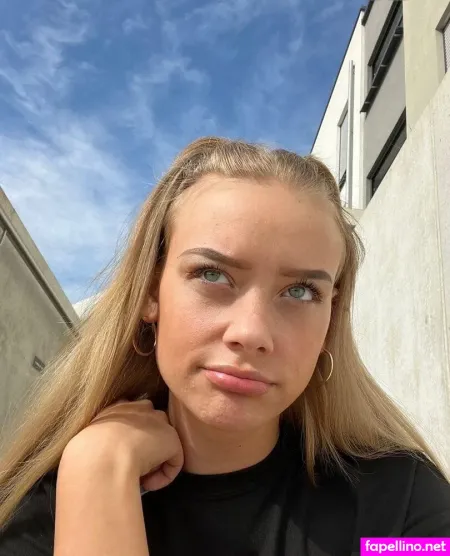 Sarah1me OnlyFans Thumbnail #LIJhWBZFo6