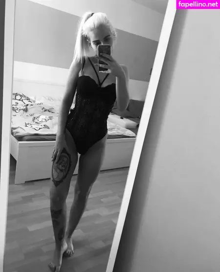 Sarah21212121 OnlyFans Thumbnail #KNNnSlvZOI