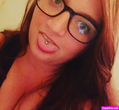 Sarahyournaughtygirl69 OnlyFans Thumbnail #2zK4tVedxe