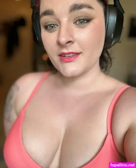 Saralynvixen Main Profile Photo