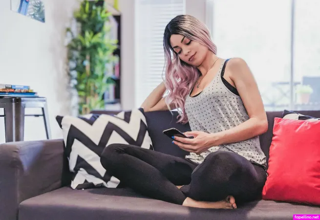 Saramoni OnlyFans Thumbnail #d7b46RlbmJ